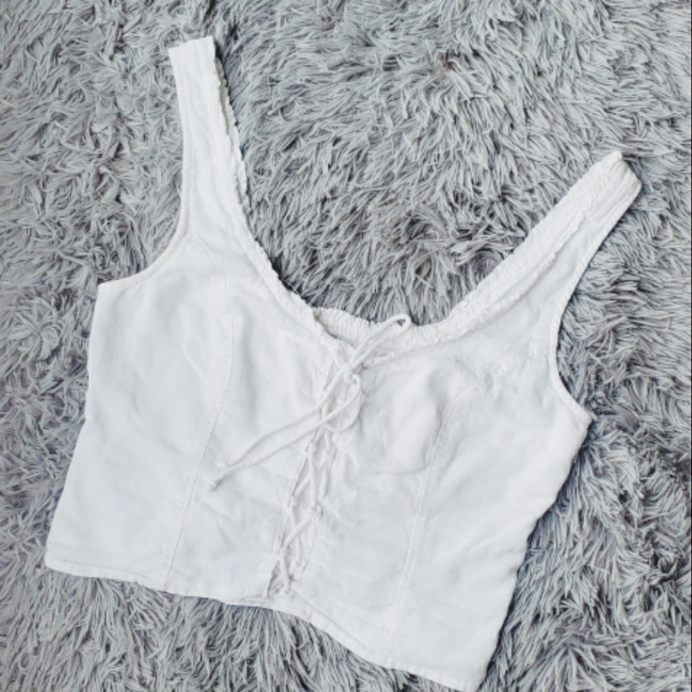 Abercrombie and fitch white crop top